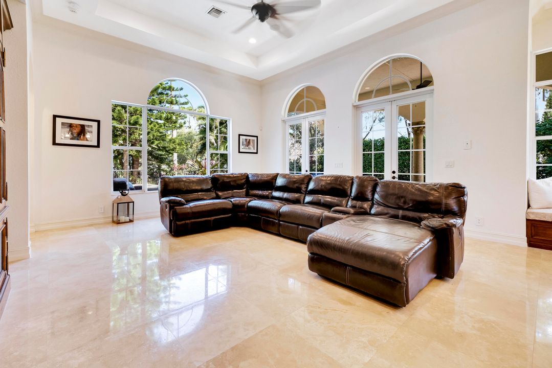 For Sale: $2,500,000 (5 beds, 4 baths, 4312 Square Feet)