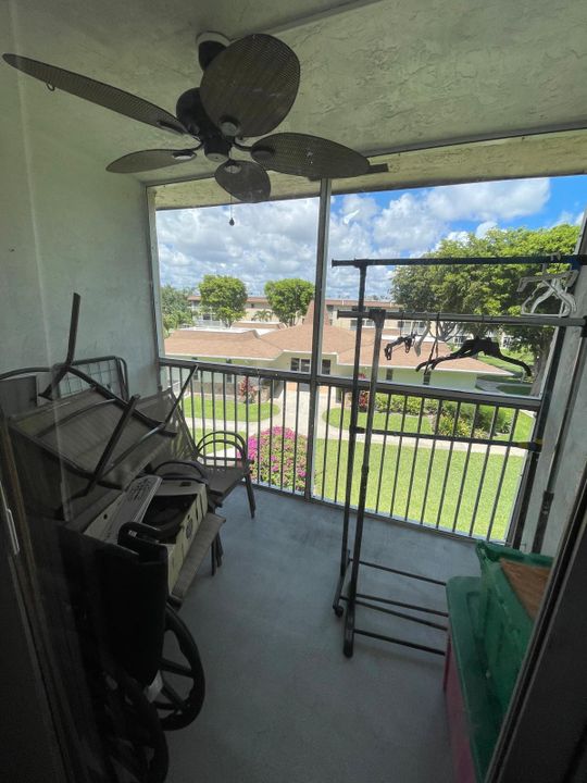 For Sale: $109,000 (1 beds, 1 baths, 642 Square Feet)