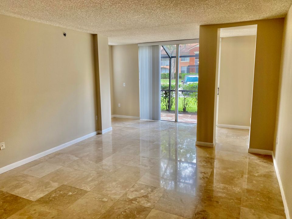 Active With Contract: $2,700 (2 beds, 2 baths, 1102 Square Feet)