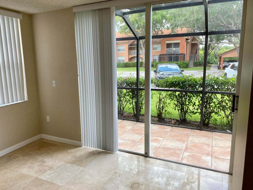 Active With Contract: $2,700 (2 beds, 2 baths, 1102 Square Feet)