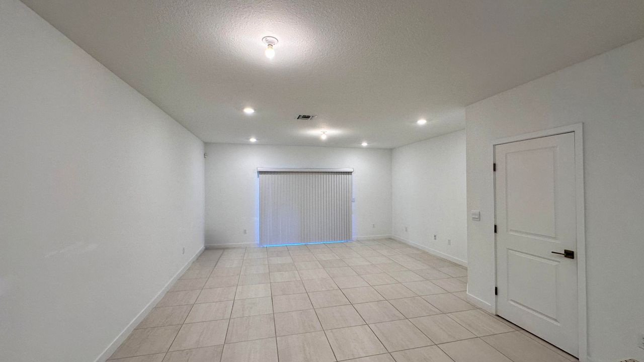 Active With Contract: $3,350 (3 beds, 2 baths, 1554 Square Feet)