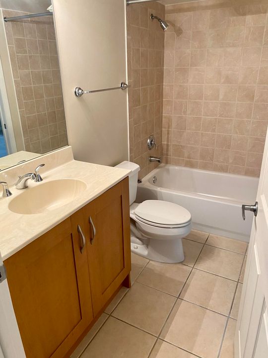 Active With Contract: $2,700 (2 beds, 2 baths, 1102 Square Feet)