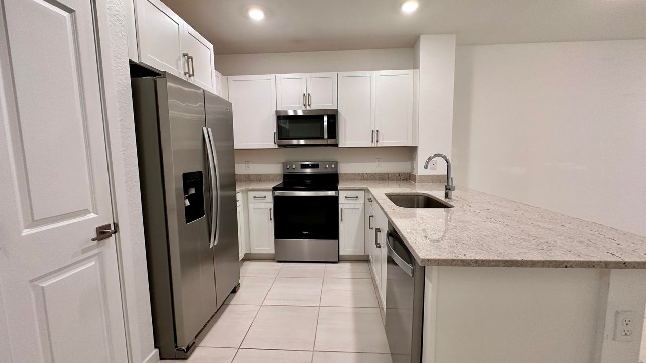 Active With Contract: $3,350 (3 beds, 2 baths, 1554 Square Feet)