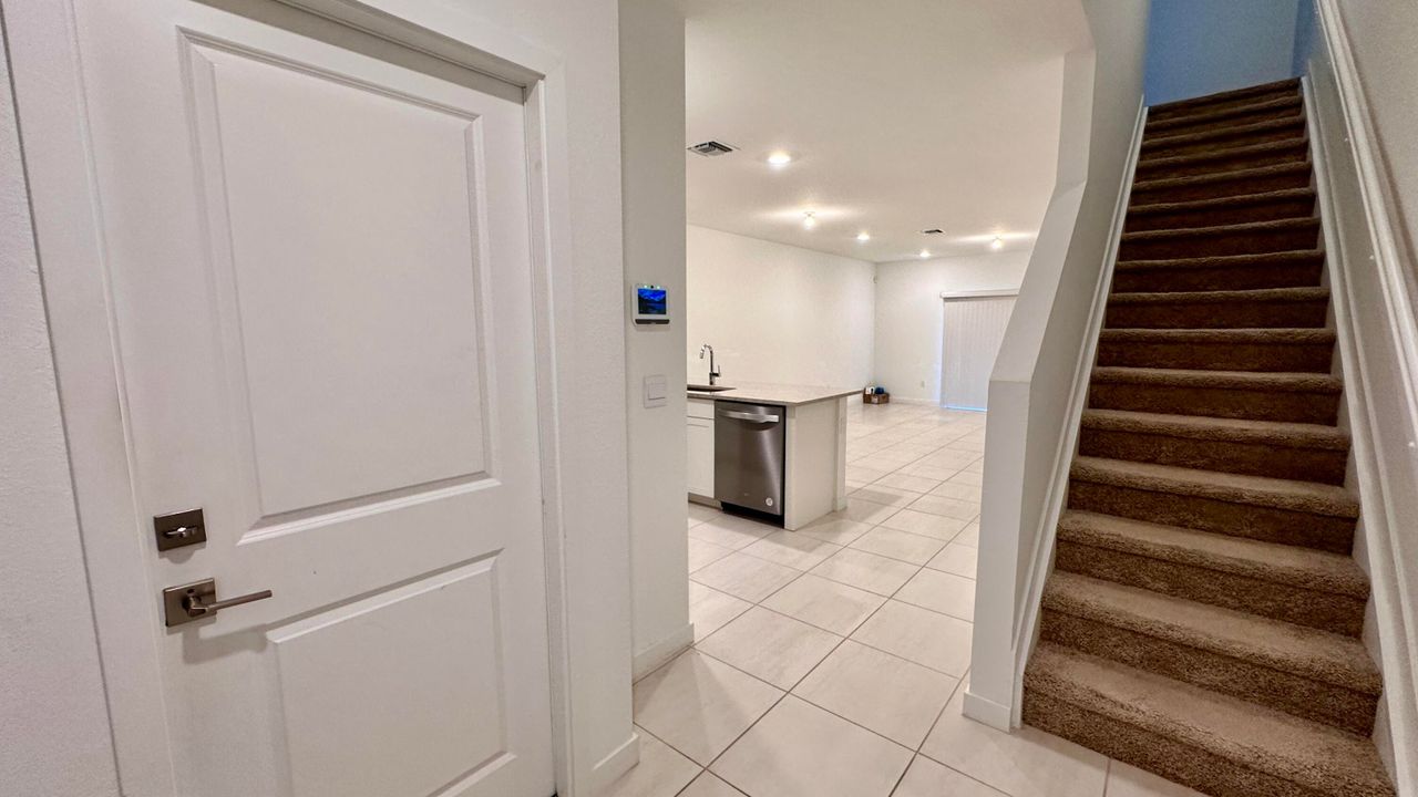 Active With Contract: $3,350 (3 beds, 2 baths, 1554 Square Feet)