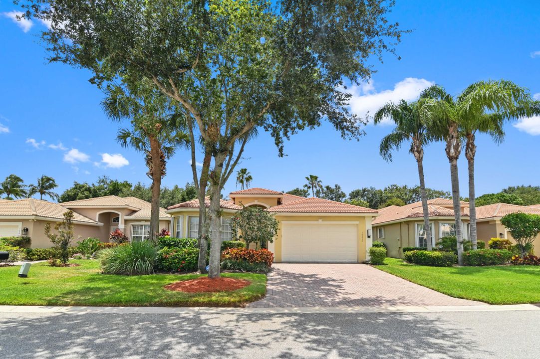 For Sale: $875,000 (3 beds, 2 baths, 2297 Square Feet)