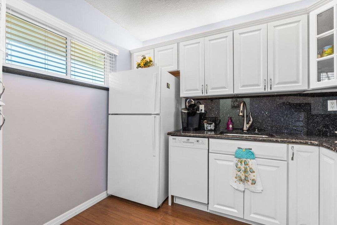 For Sale: $159,600 (2 beds, 2 baths, 1080 Square Feet)