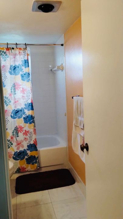 For Sale: $275,000 (2 beds, 2 baths, 1190 Square Feet)