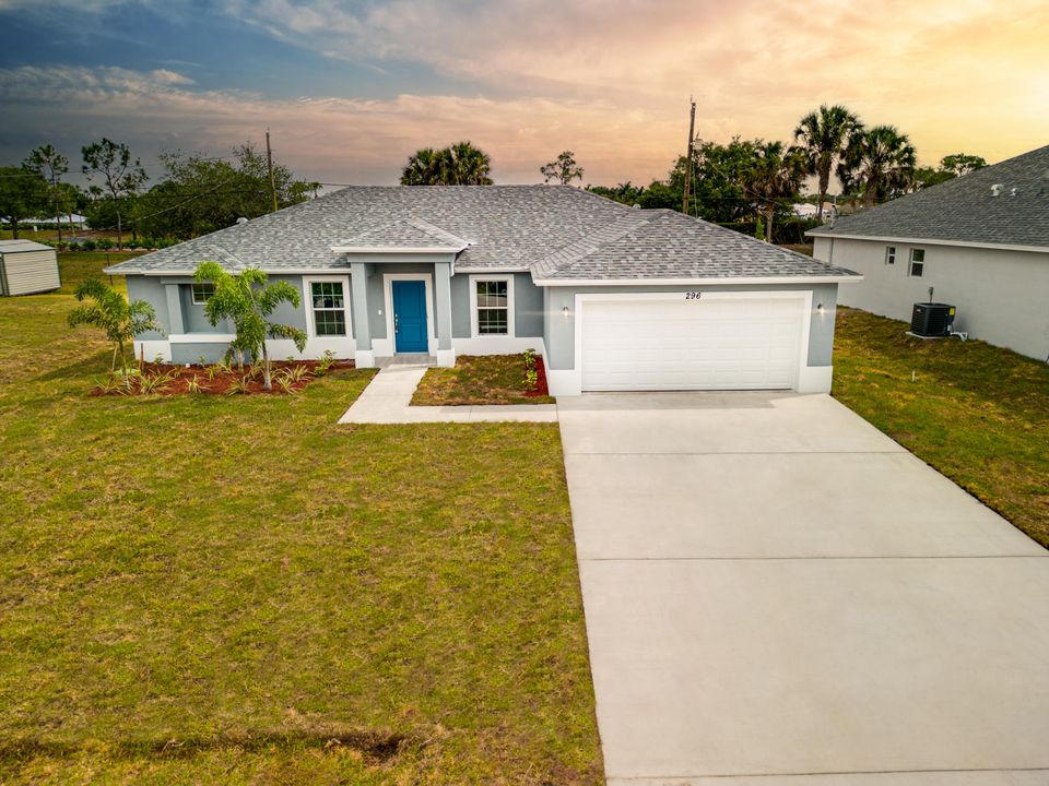 For Sale: $699,900 (4 beds, 2 baths, 1844 Square Feet)