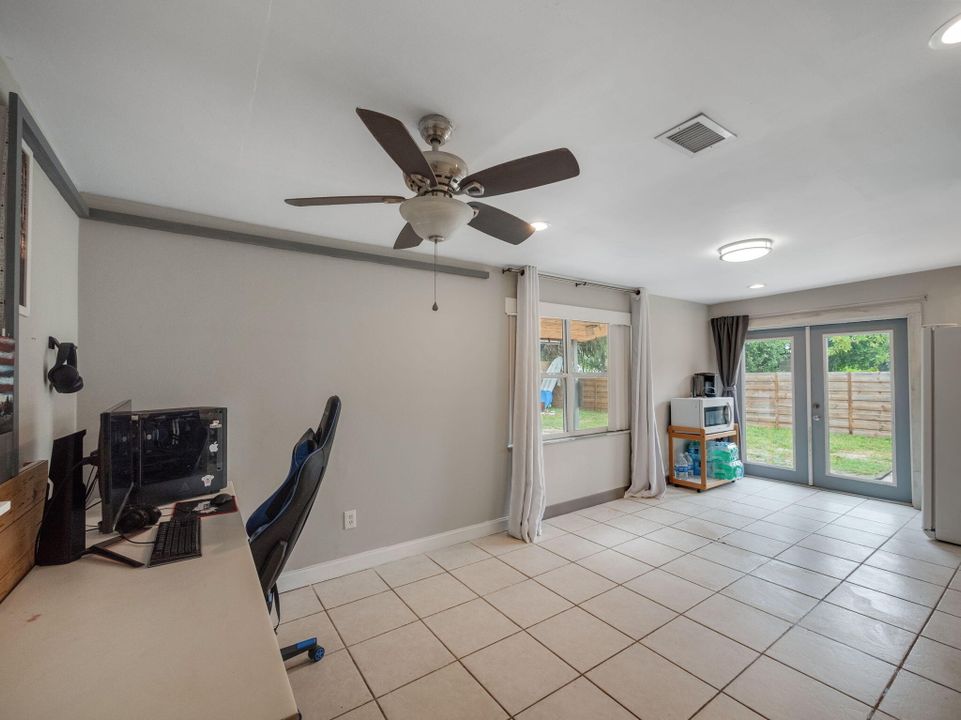 Active With Contract: $310,000 (3 beds, 2 baths, 1564 Square Feet)