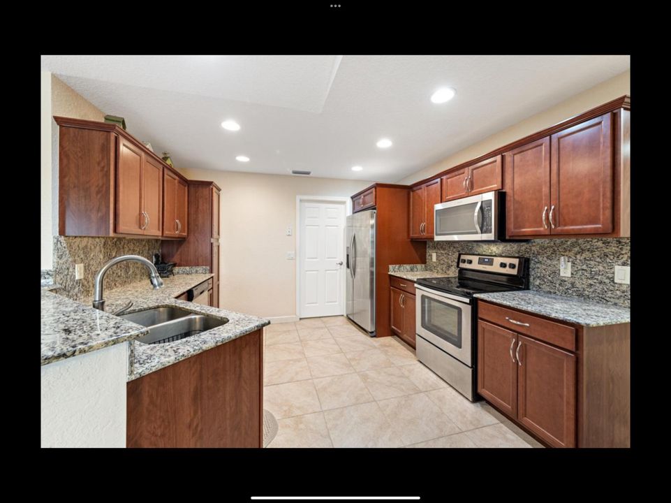 Active With Contract: $195,000 (2 beds, 2 baths, 1451 Square Feet)