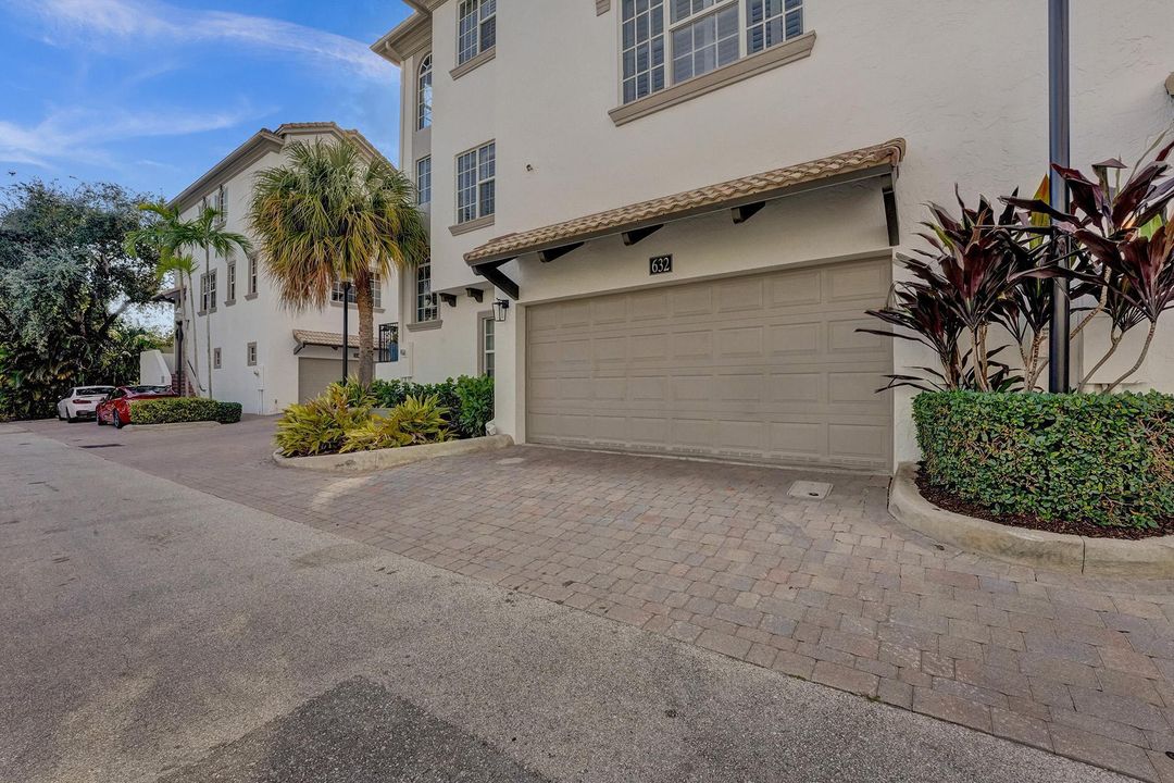 Active With Contract: $5,000 (3 beds, 3 baths, 1858 Square Feet)