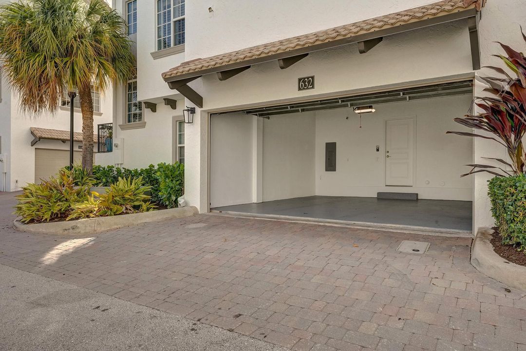 Active With Contract: $5,000 (3 beds, 3 baths, 1858 Square Feet)