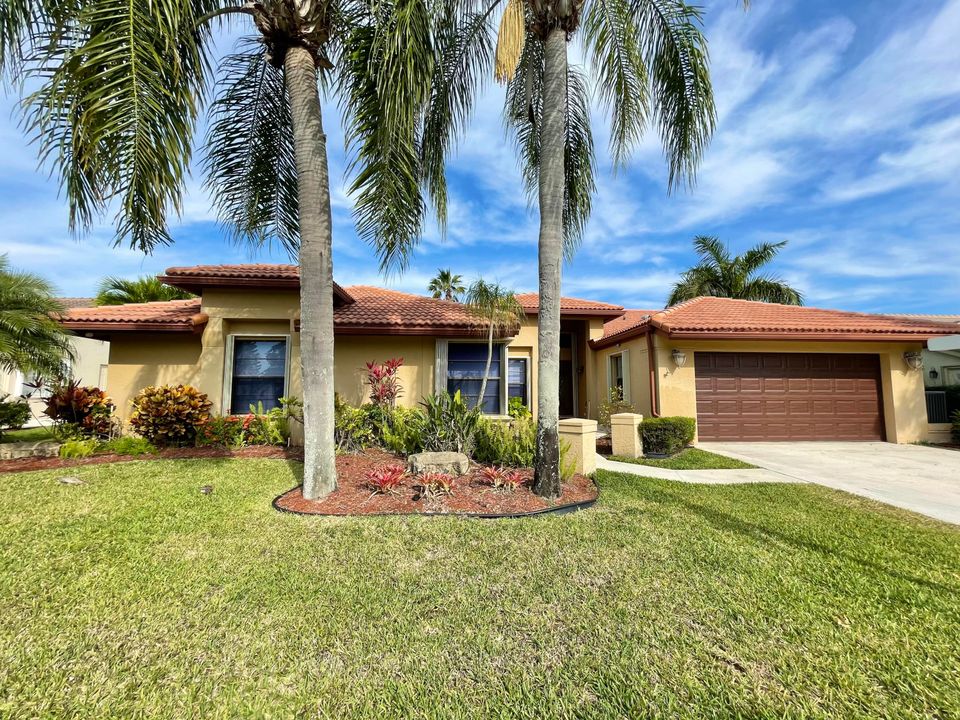 Active With Contract: $5,200 (4 beds, 2 baths, 2285 Square Feet)