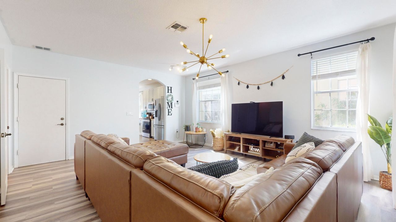 Active With Contract: $285,000 (3 beds, 2 baths, 1350 Square Feet)
