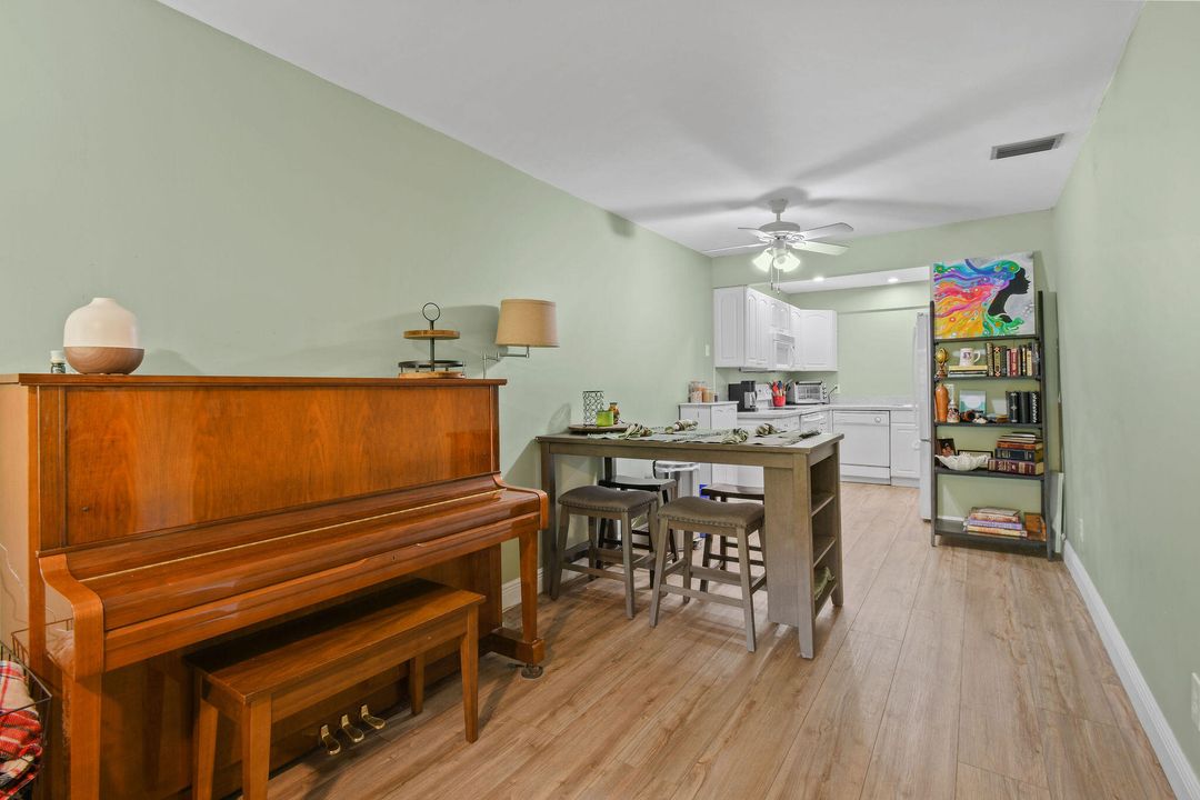 For Sale: $229,900 (3 beds, 2 baths, 1076 Square Feet)