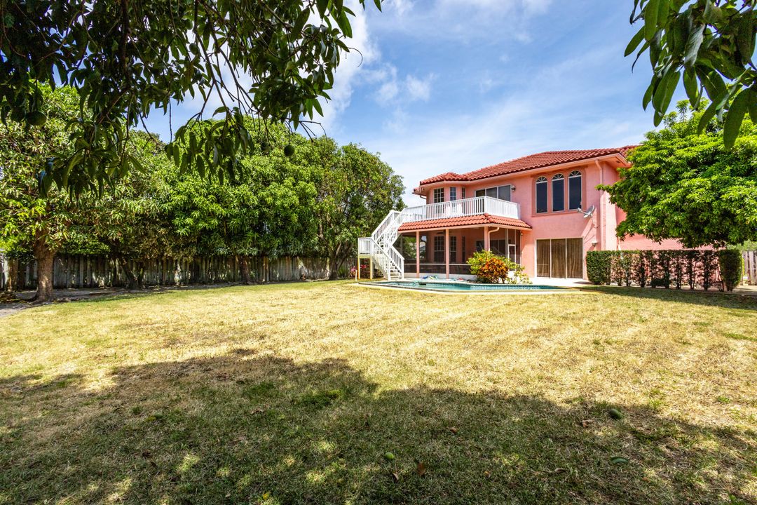 En Venta: $995,000 (5 camas, 3 baños, 3293 Pies cuadrados)