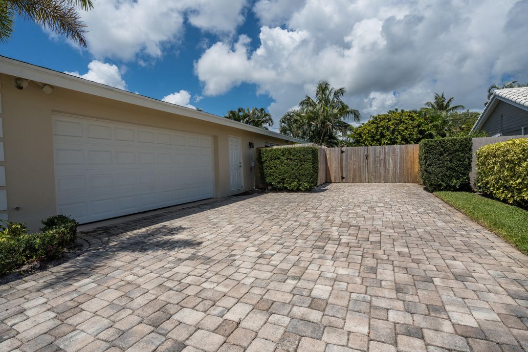 For Sale: $1,150,000 (3 beds, 2 baths, 1936 Square Feet)