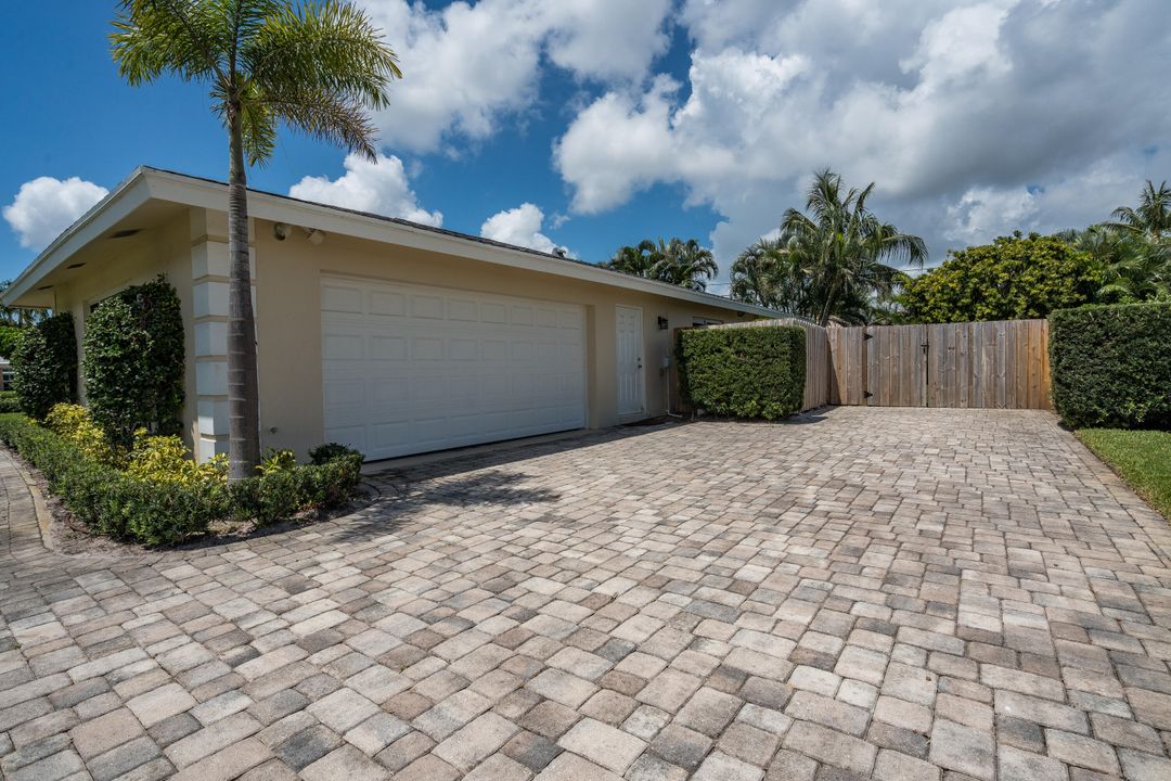 For Sale: $1,150,000 (3 beds, 2 baths, 1936 Square Feet)