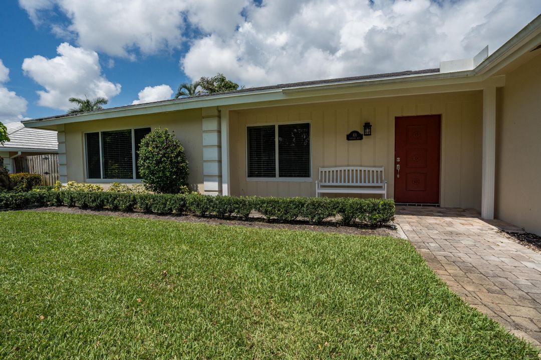 For Sale: $1,150,000 (3 beds, 2 baths, 1936 Square Feet)