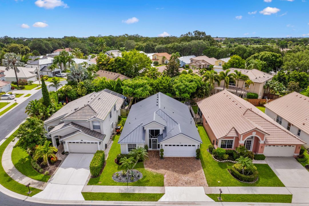 For Sale: $765,000 (3 beds, 2 baths, 1579 Square Feet)