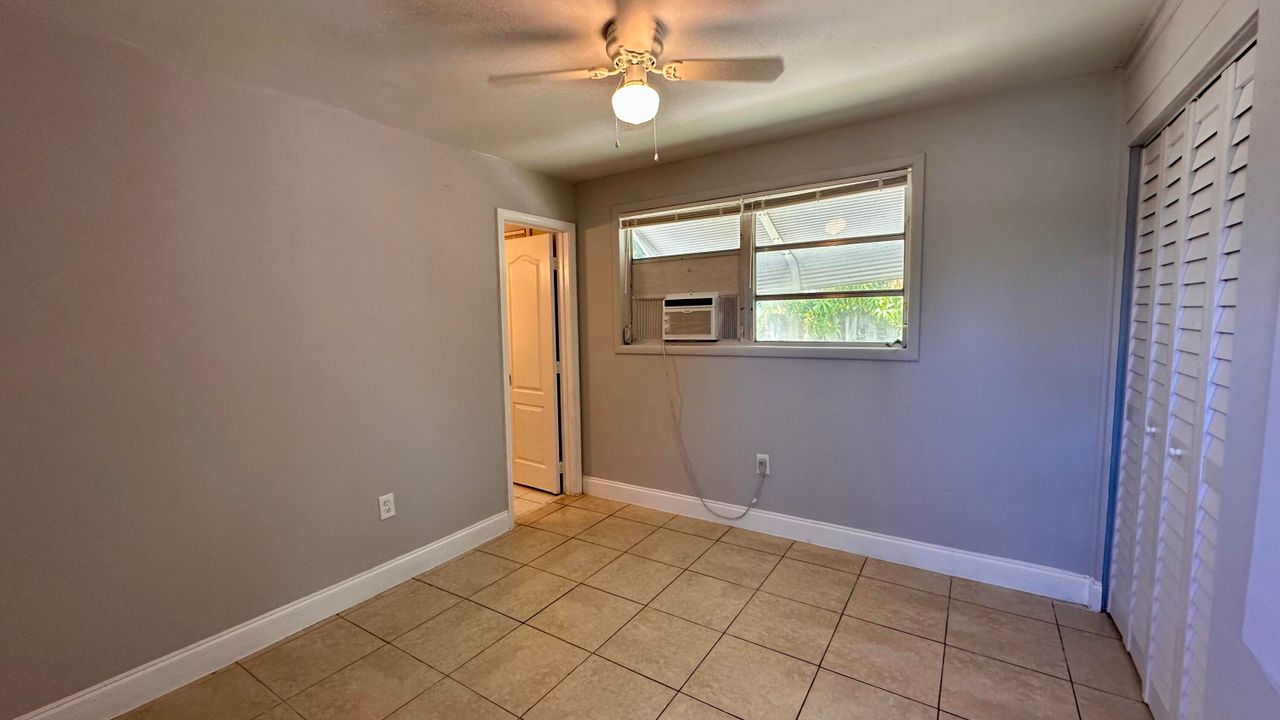 Active With Contract: $2,000 (3 beds, 2 baths, 996 Square Feet)
