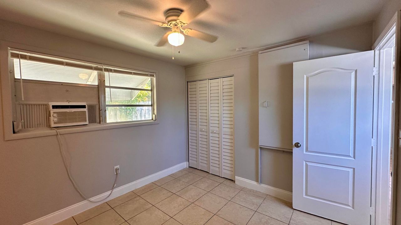 Active With Contract: $2,000 (3 beds, 2 baths, 996 Square Feet)