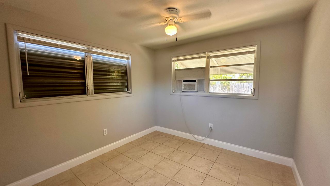 Active With Contract: $2,000 (3 beds, 2 baths, 996 Square Feet)