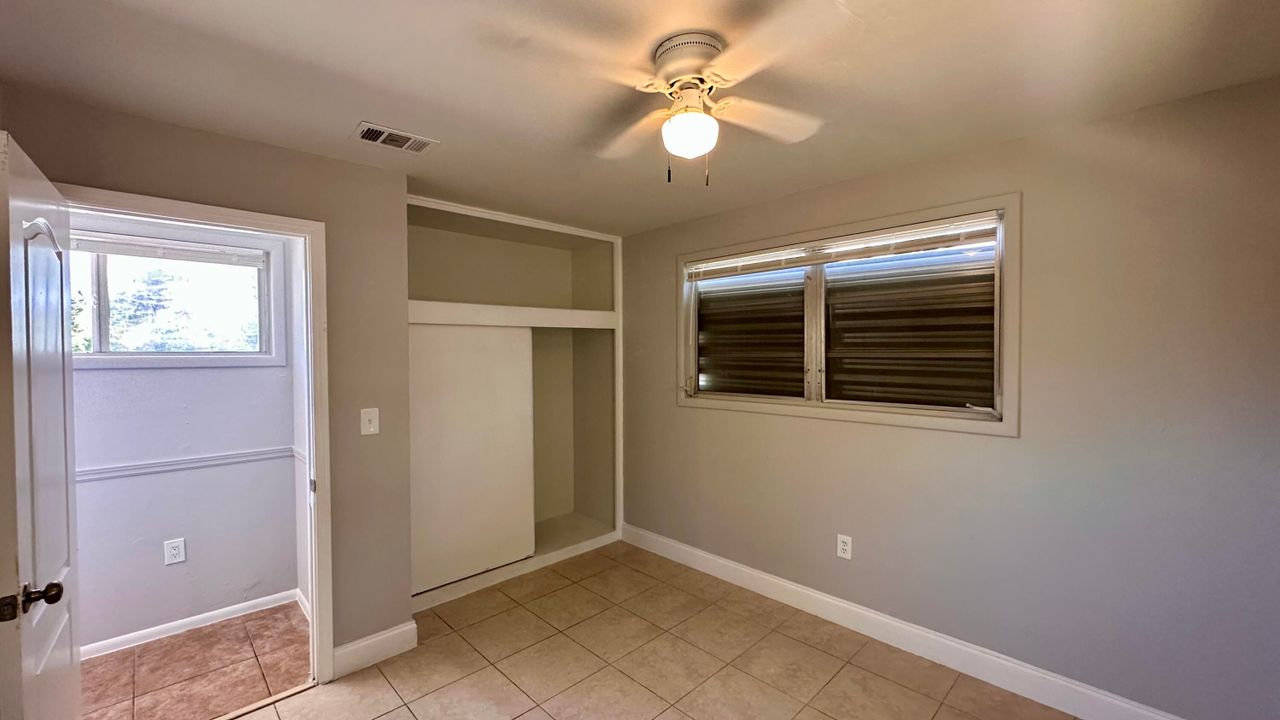 Active With Contract: $2,000 (3 beds, 2 baths, 996 Square Feet)