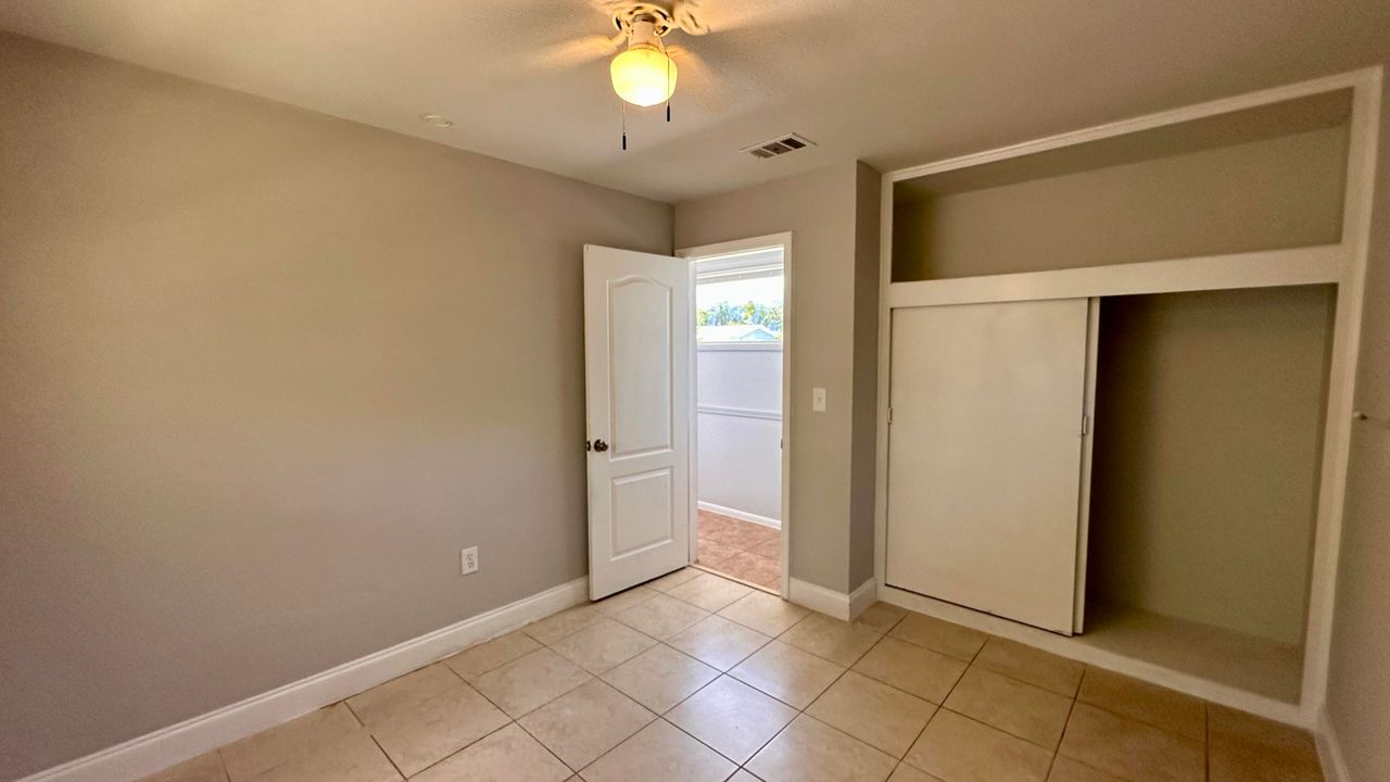 Active With Contract: $2,000 (3 beds, 2 baths, 996 Square Feet)