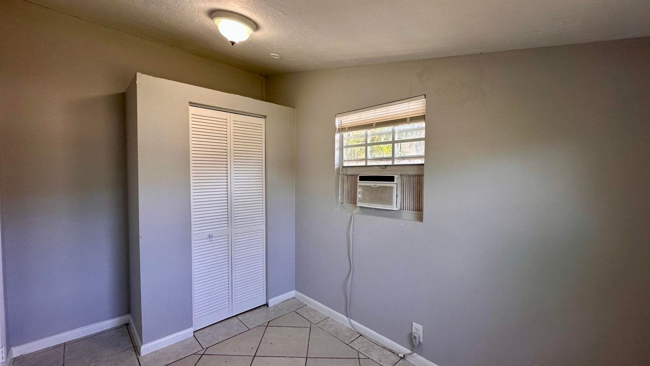 Active With Contract: $2,000 (3 beds, 2 baths, 996 Square Feet)