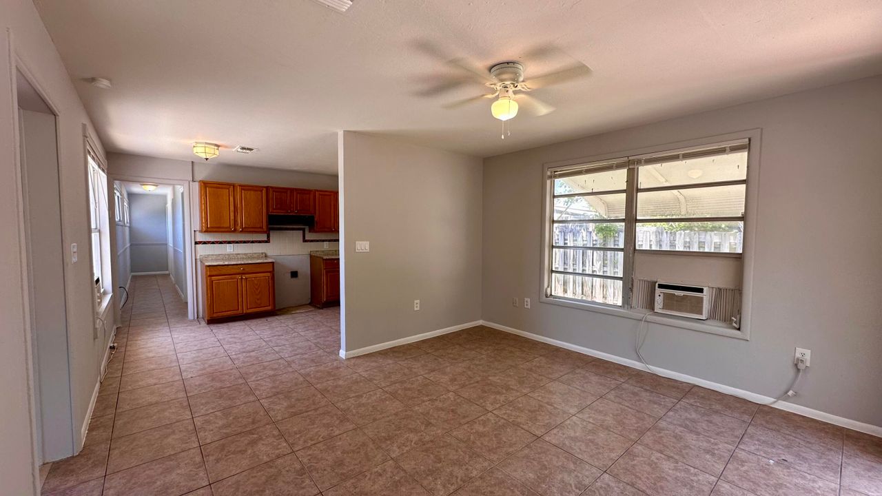 Active With Contract: $2,000 (3 beds, 2 baths, 996 Square Feet)