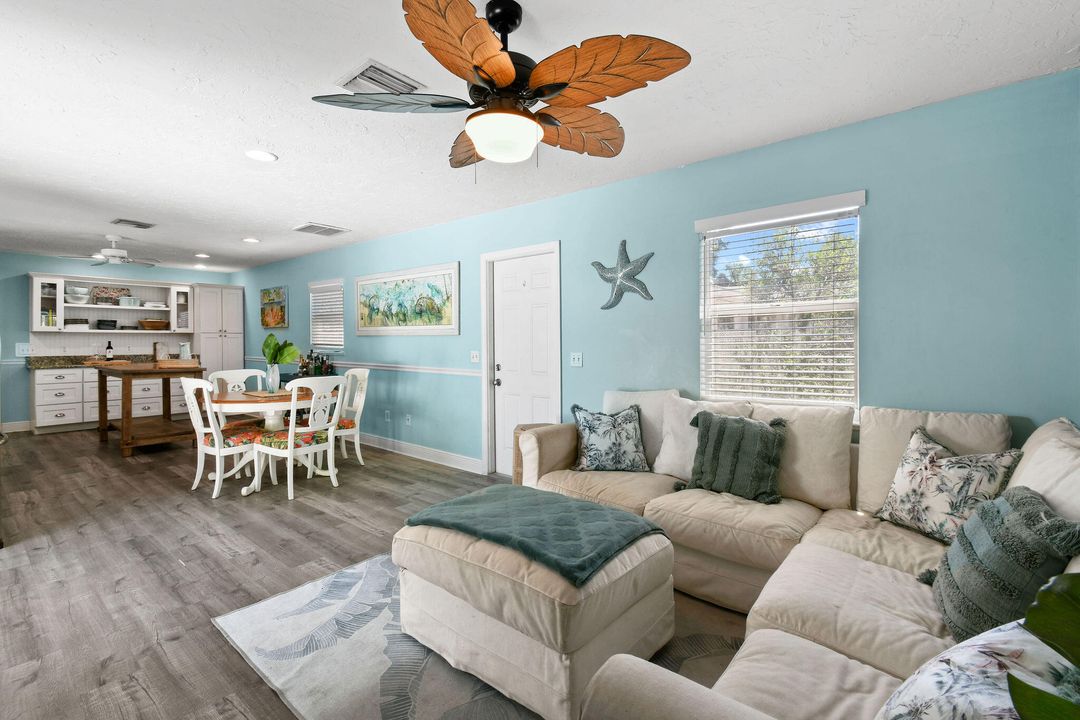 Active With Contract: $364,900 (2 beds, 2 baths, 1161 Square Feet)