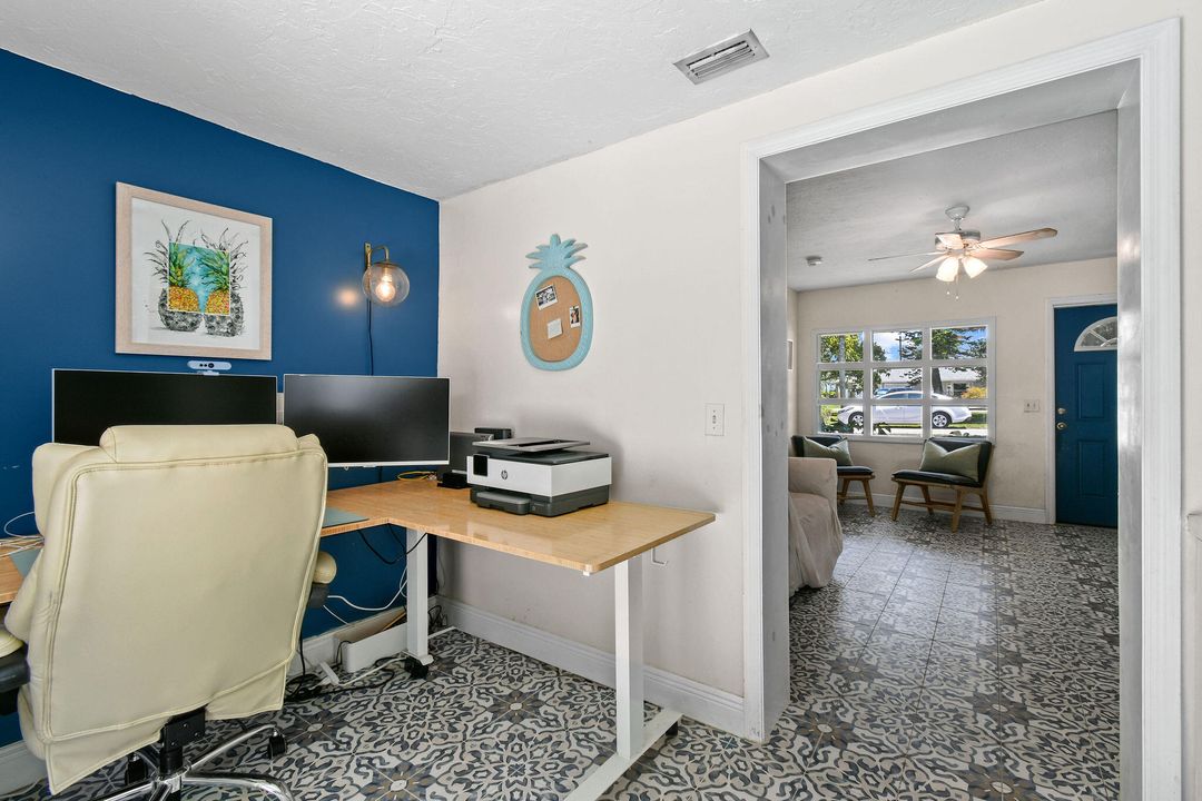 Active With Contract: $364,900 (2 beds, 2 baths, 1161 Square Feet)