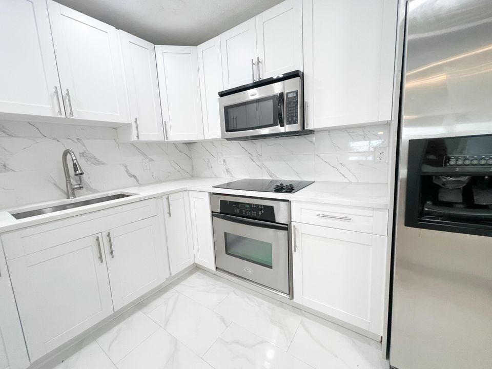 For Sale: $258,500 (2 beds, 2 baths, 1160 Square Feet)