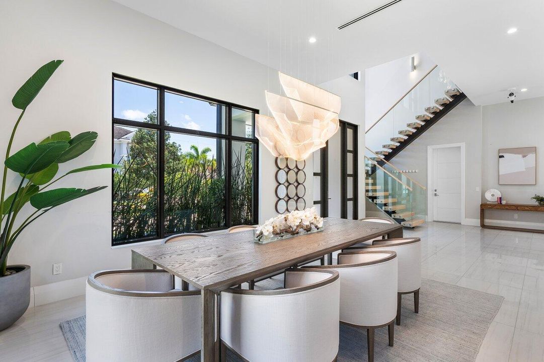 Active With Contract: $5,050,000 (5 beds, 6 baths, 4388 Square Feet)
