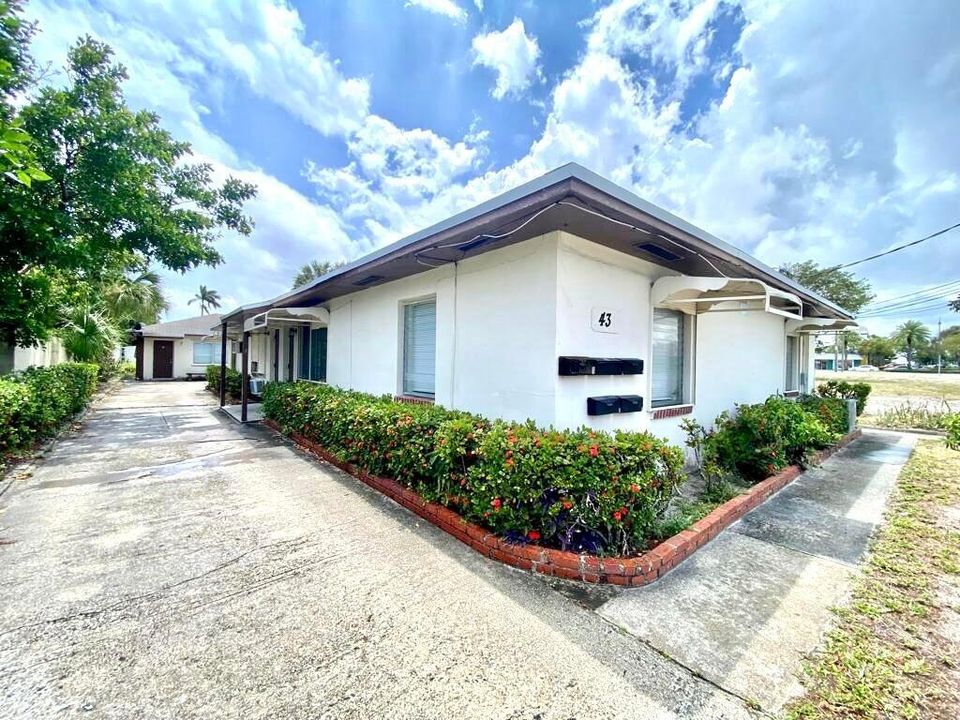 Active With Contract: $1,500 (2 beds, 1 baths, 900 Square Feet)