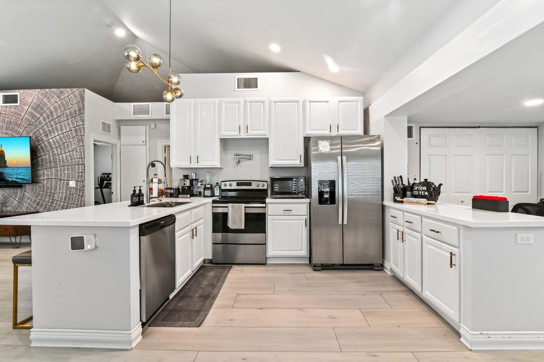 For Sale: $795,000 (2 beds, 2 baths, 1341 Square Feet)