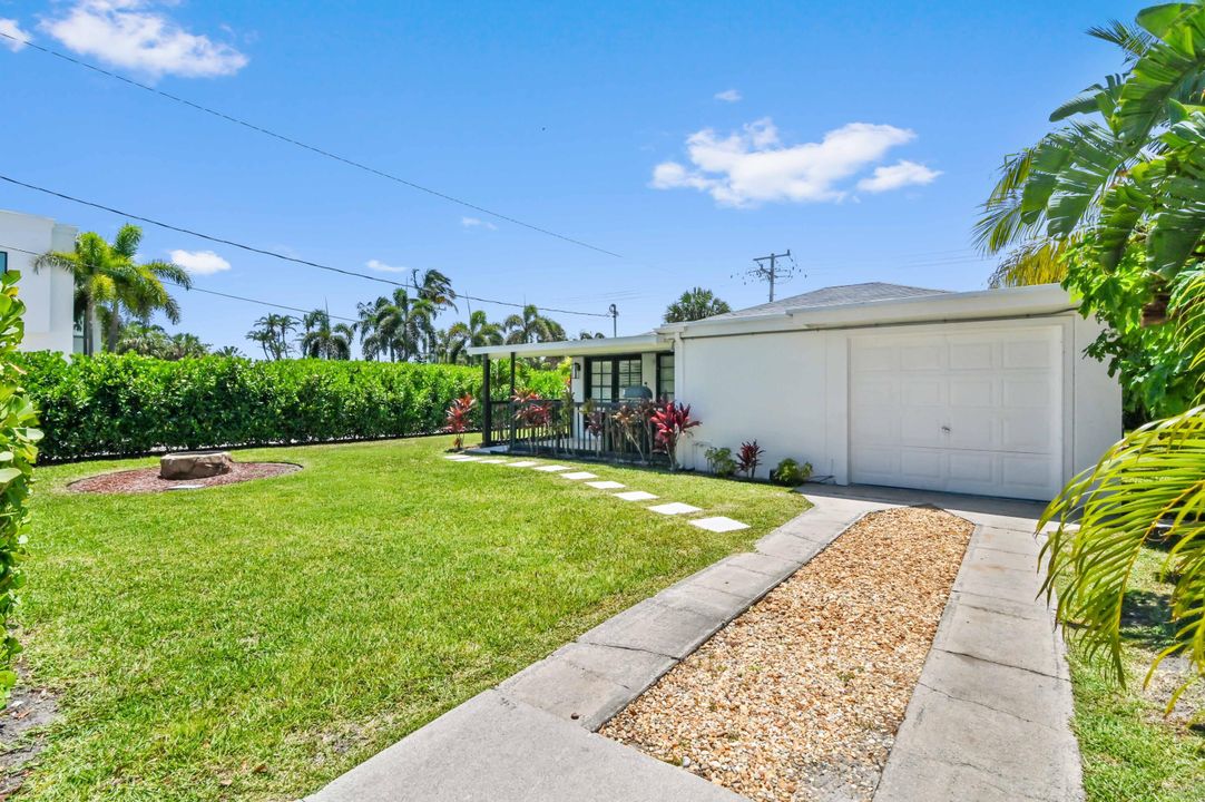 For Sale: $795,000 (2 beds, 2 baths, 1341 Square Feet)