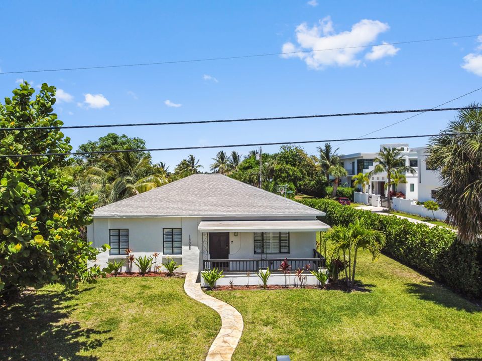 For Sale: $795,000 (2 beds, 2 baths, 1341 Square Feet)