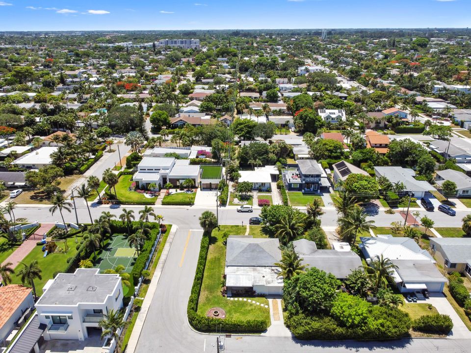 For Sale: $795,000 (2 beds, 2 baths, 1341 Square Feet)