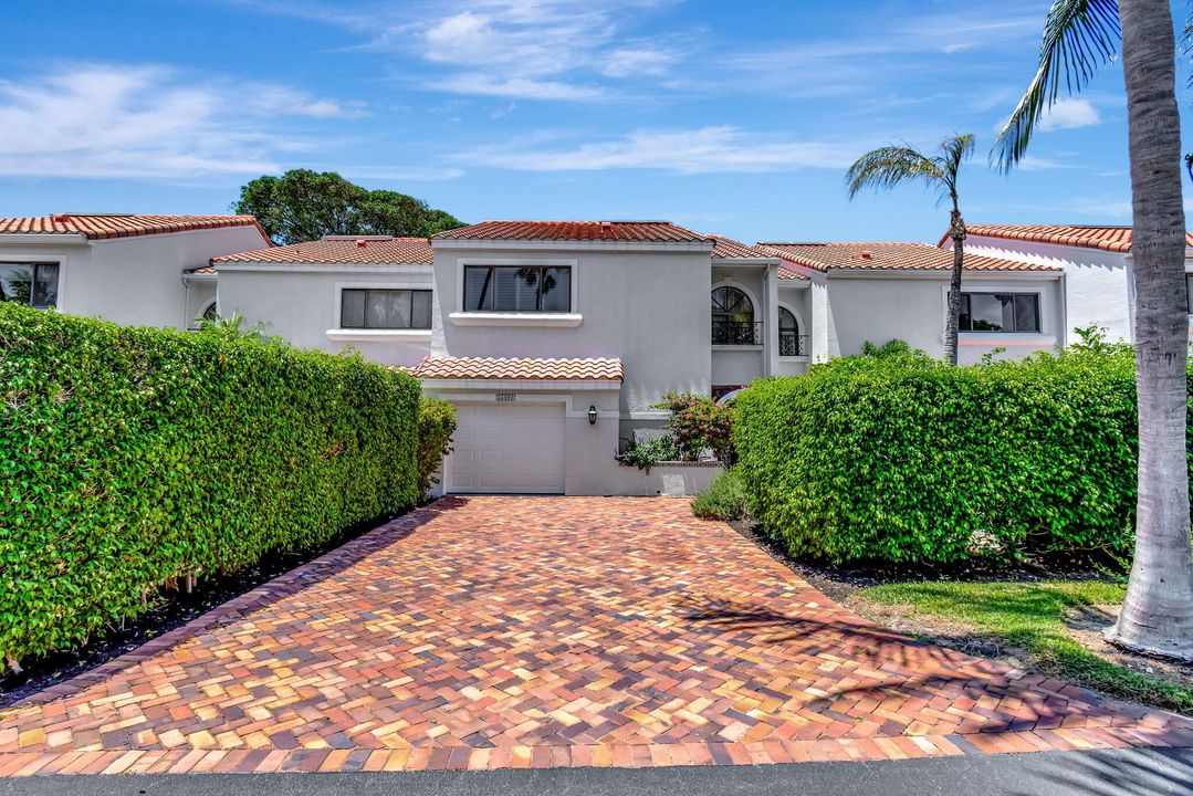 For Sale: $1,400,000 (3 beds, 2 baths, 2265 Square Feet)