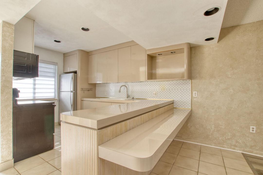 Active With Contract: $2,100 (3 beds, 2 baths, 1331 Square Feet)