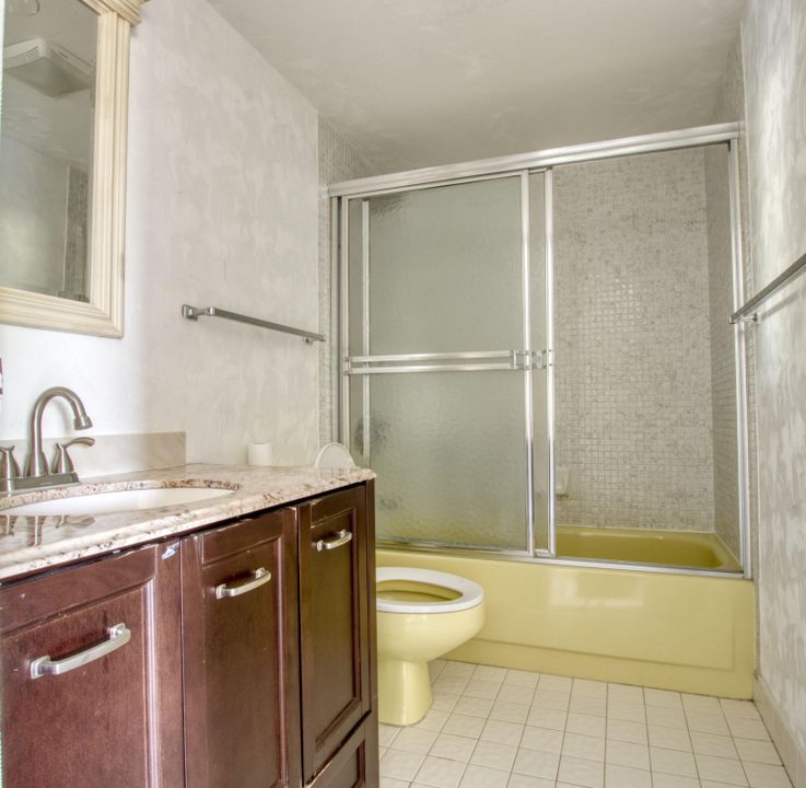 Active With Contract: $2,100 (3 beds, 2 baths, 1331 Square Feet)