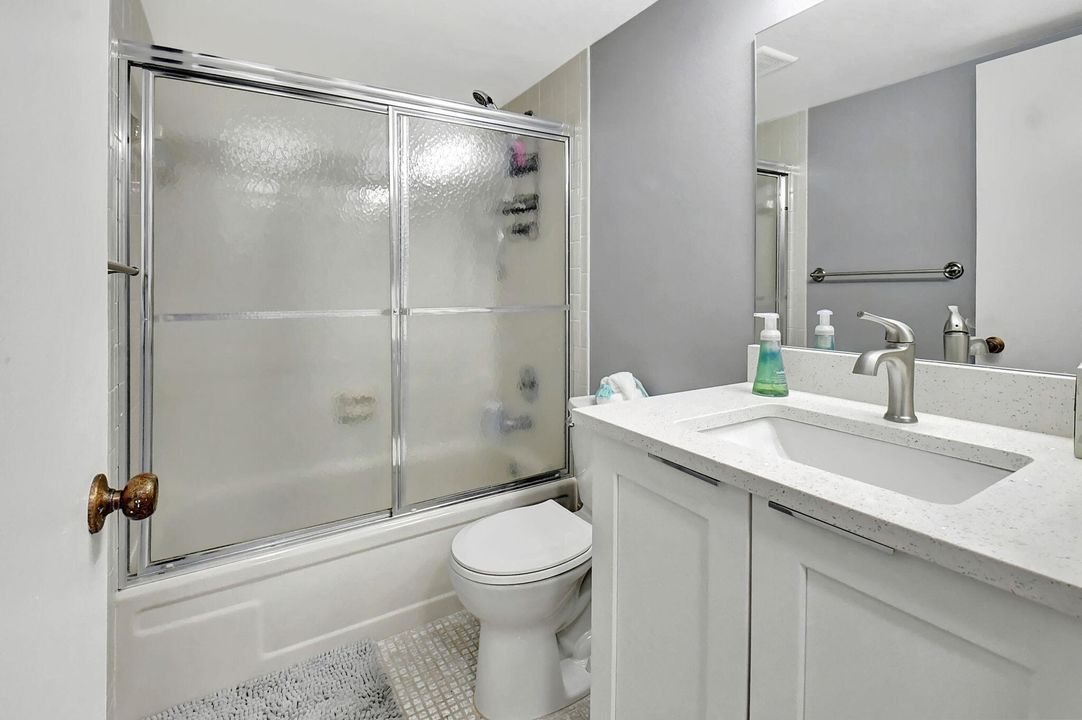 For Sale: $170,000 (2 beds, 2 baths, 1044 Square Feet)