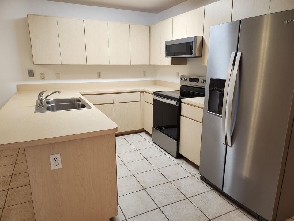 For Rent: $1,950 (2 beds, 2 baths, 1200 Square Feet)