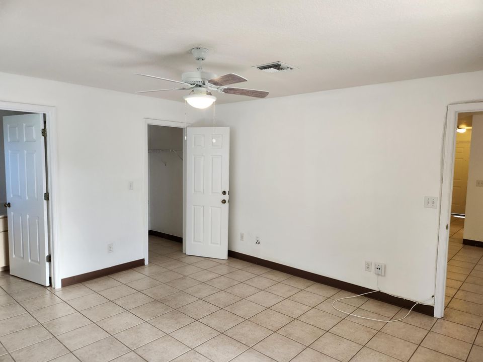 For Rent: $1,950 (2 beds, 2 baths, 1200 Square Feet)