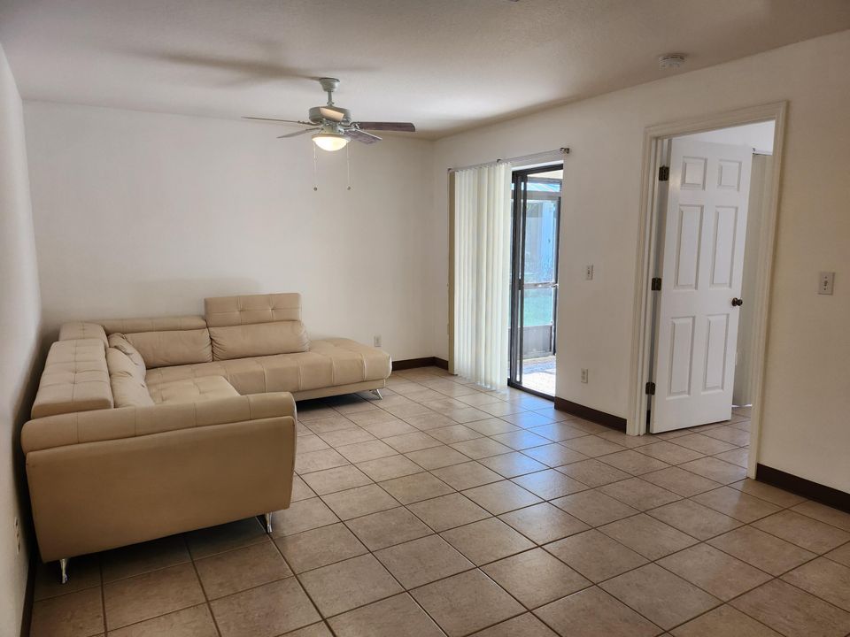 For Rent: $1,950 (2 beds, 2 baths, 1200 Square Feet)