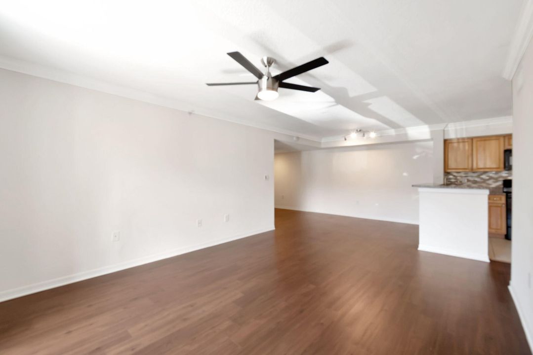 Active With Contract: $313,000 (2 beds, 2 baths, 1079 Square Feet)