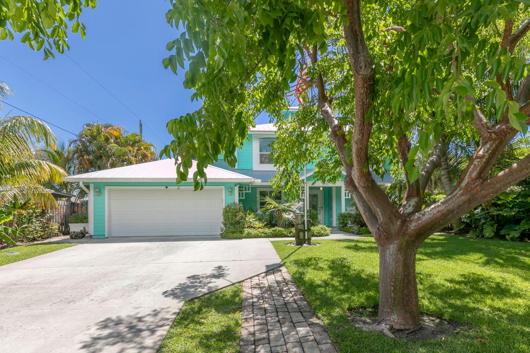 Active With Contract: $950,000 (3 beds, 2 baths, 2164 Square Feet)