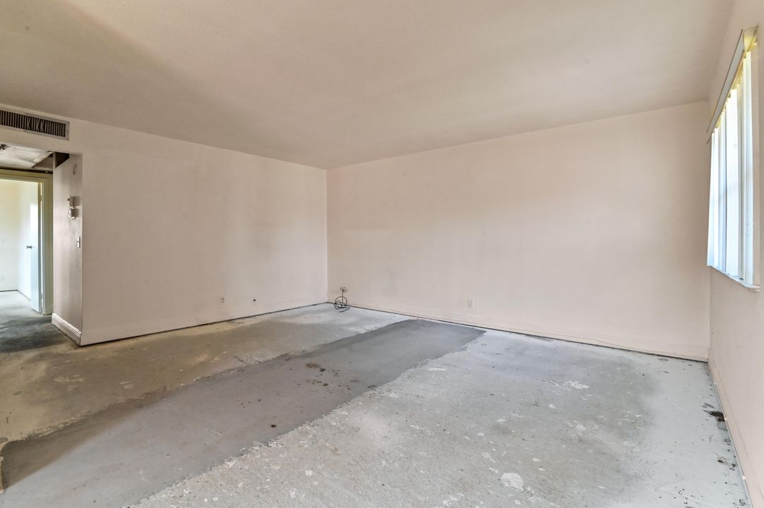 For Sale: $79,000 (2 beds, 2 baths, 883 Square Feet)